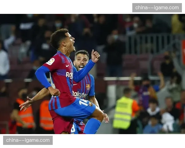 西甲战报：巴萨2-2战平巴伦西亚，领先优势缩水至三分