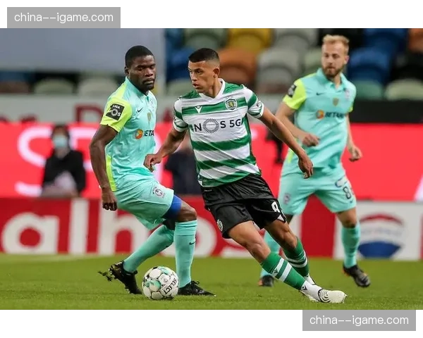 里昂战术调整见效，三后卫体系零封对手夺关键三分