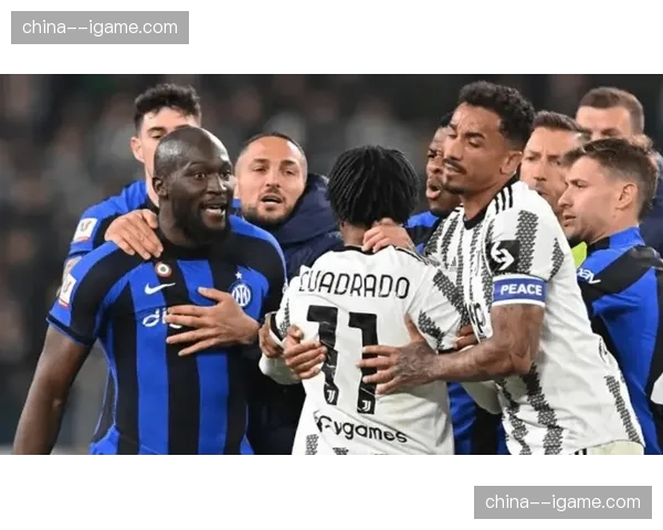 尤文图斯对阵国际米兰，半场战罢双方1-1，弗拉霍维奇与劳塔罗各入一球